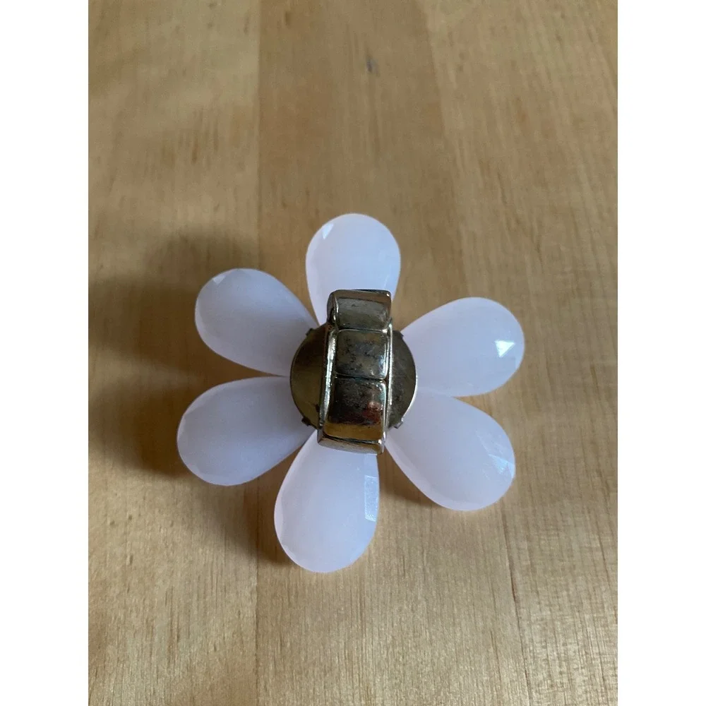 White Daisy Flower Stretch Statement Ring Rhinestone Center Silver Tone